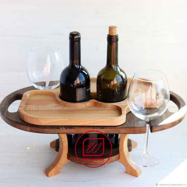 Журнальный столик из бутылок для вина: фото, идея