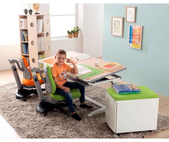 Как выбрать письменный стол для ребенка и организовать его прострaнcтво