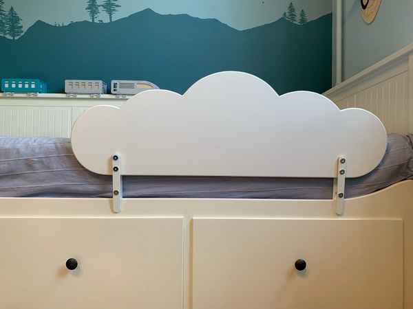 Детская кровать без ножек Облако крепится на стену
