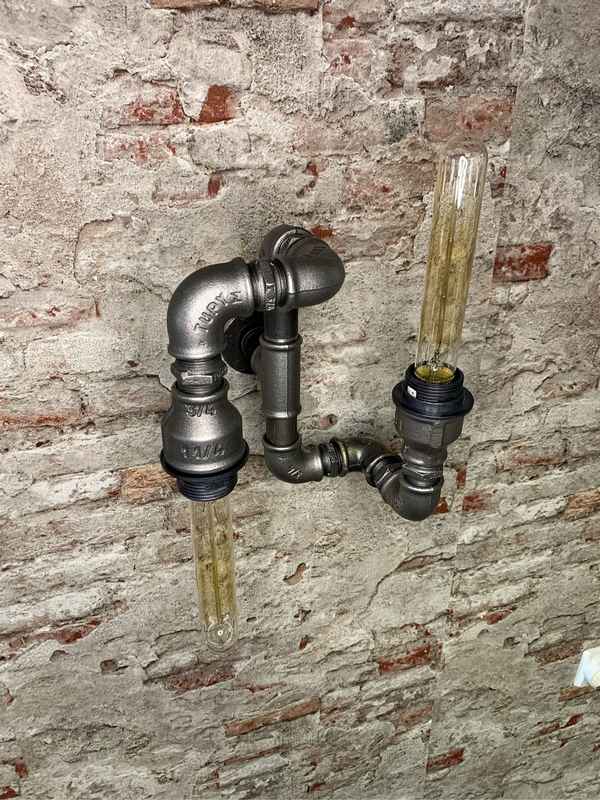Светильники и другие предметы интерьера из водопроводных труб