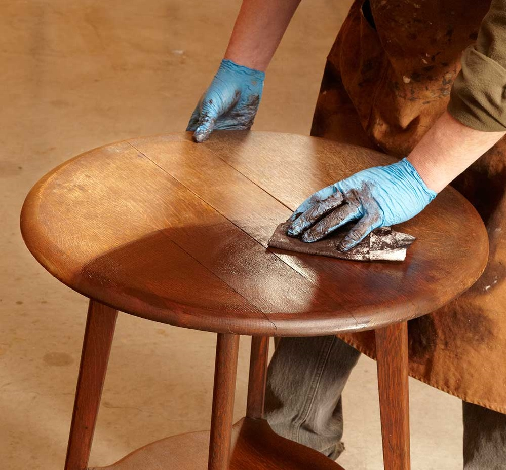 Как перекрасить полированный стол?